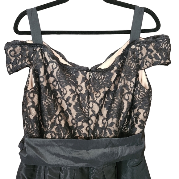 R&M Richards Evening Gown Cold Shoulder Lace Bodice Belted - Picture 9 of 16